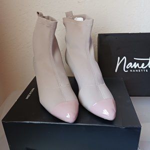 Nanette Lepore Lilac colored short sock fitting booties. Women's size 8.
